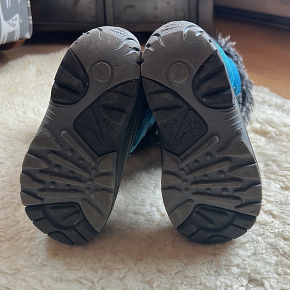 Kamik snow boots with fur. Toddler size 11 - Picture 4 of 6